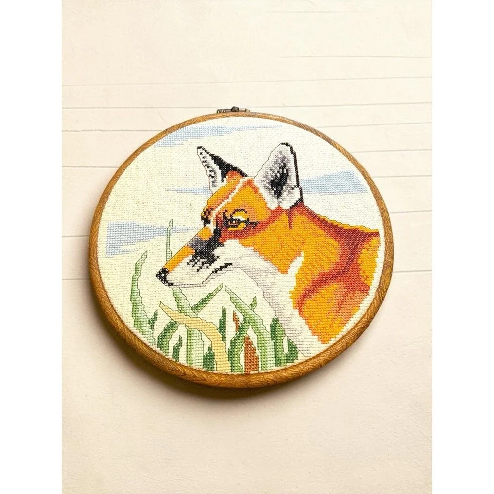Vtg Completed Framed Red Fox Cross Stich Wall Hanging Handmade 1986 8.5” Round